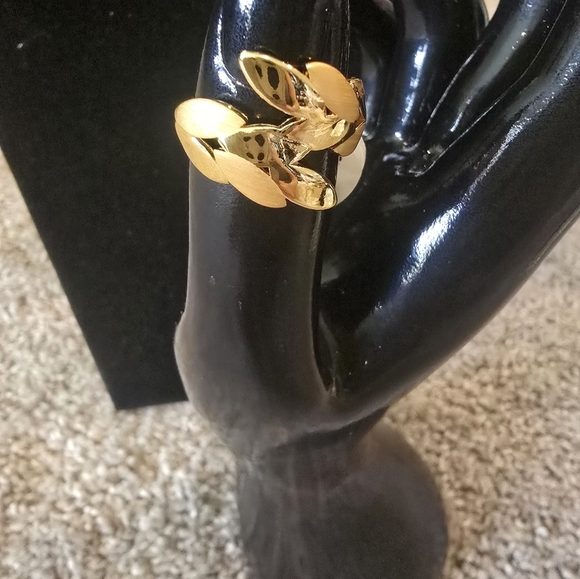 21kgp Dubai Jewelry Elegant Gold Leaf Ring - Picture 3 of 10